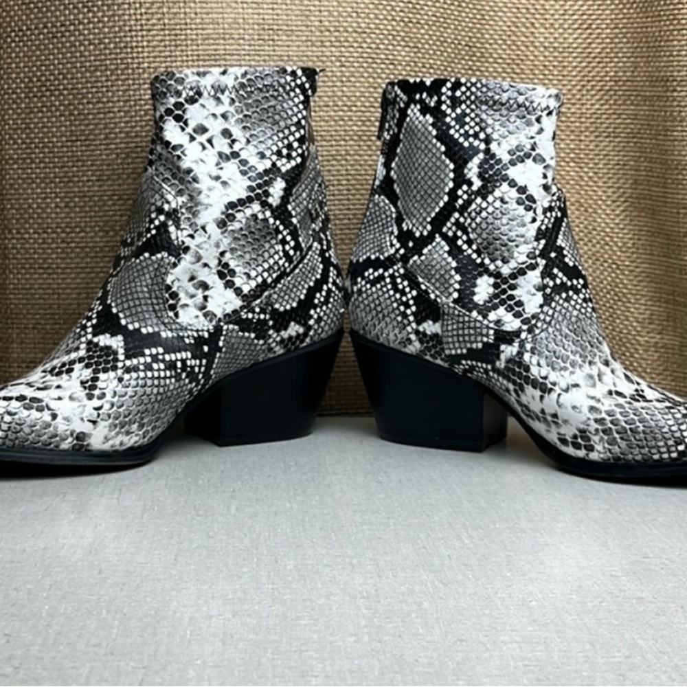 EUC Cowboy western booties sz 6.5 WOMEN’S zip up back YOKI VEGAN low h… - Picture 14 of 14